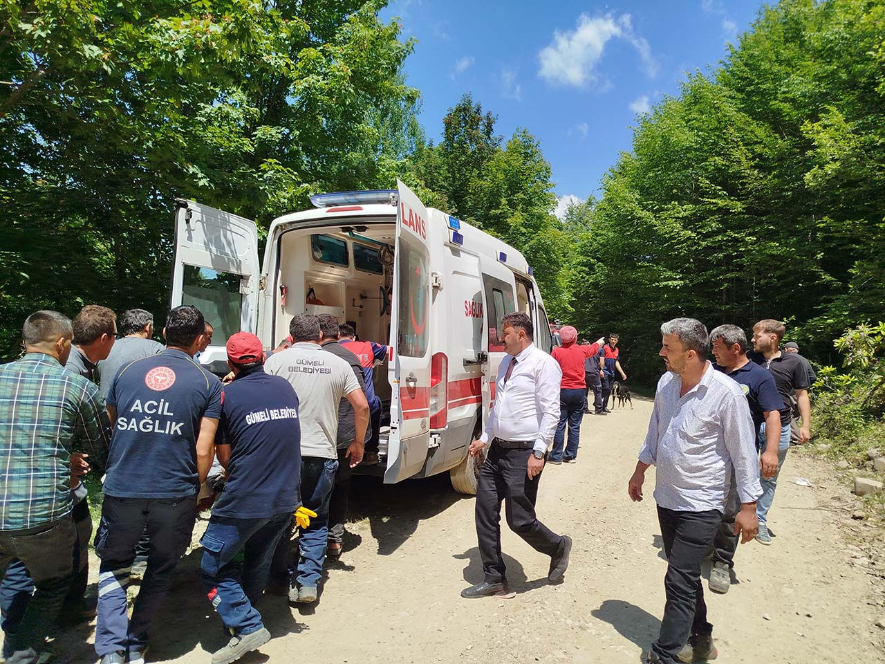 Zonguldak'ta feci kaza! Otomobil şampolden uçtu, yaralılar var Zonguldak'ta feci kaza! Otomobil şampolden uçtu, yaralılar var - 1. Resim