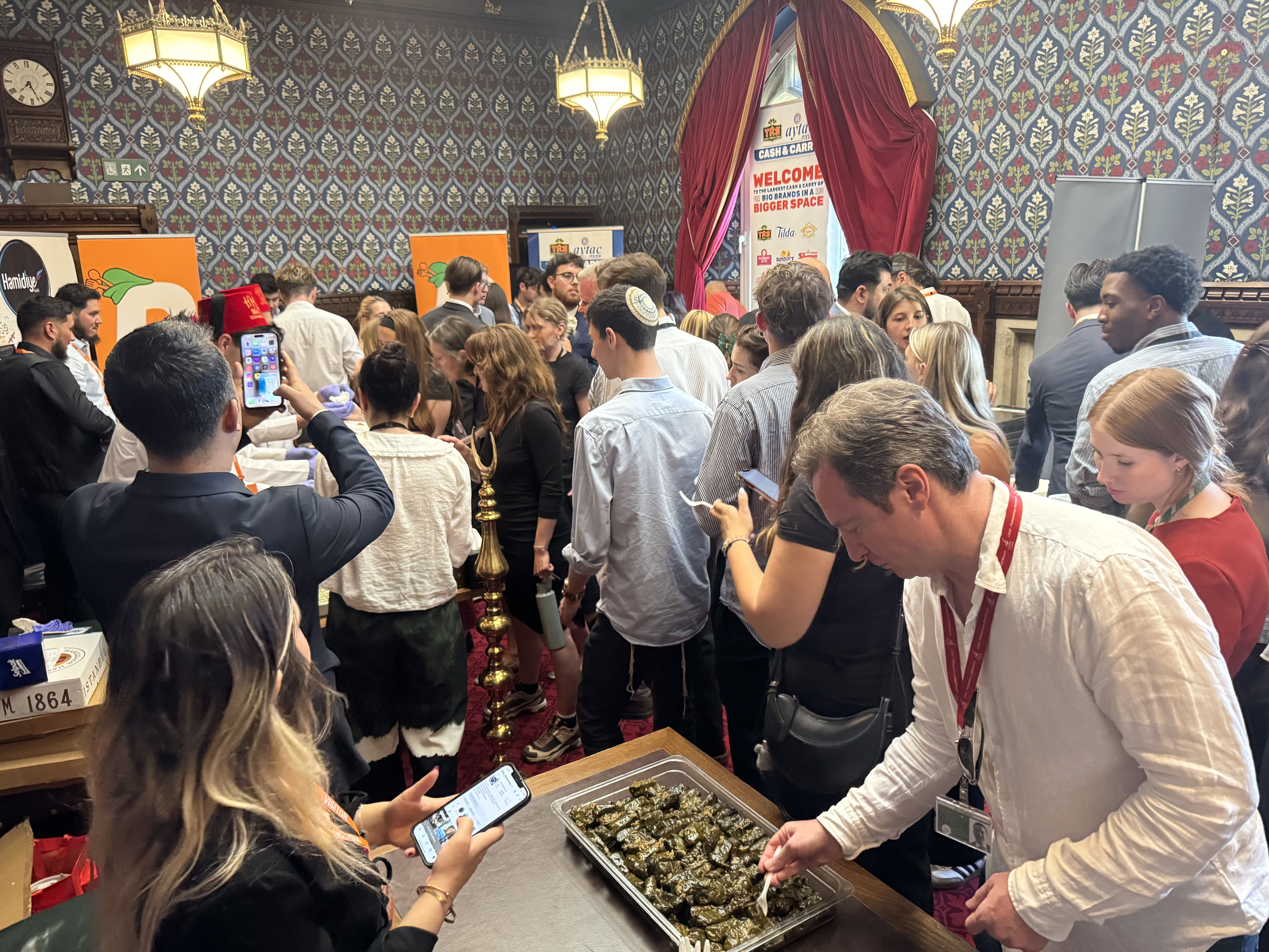 Baklavadan kahveye lezzet şöleni! Türk mutfağı İngiltere’de sahne aldı - 1. Resim