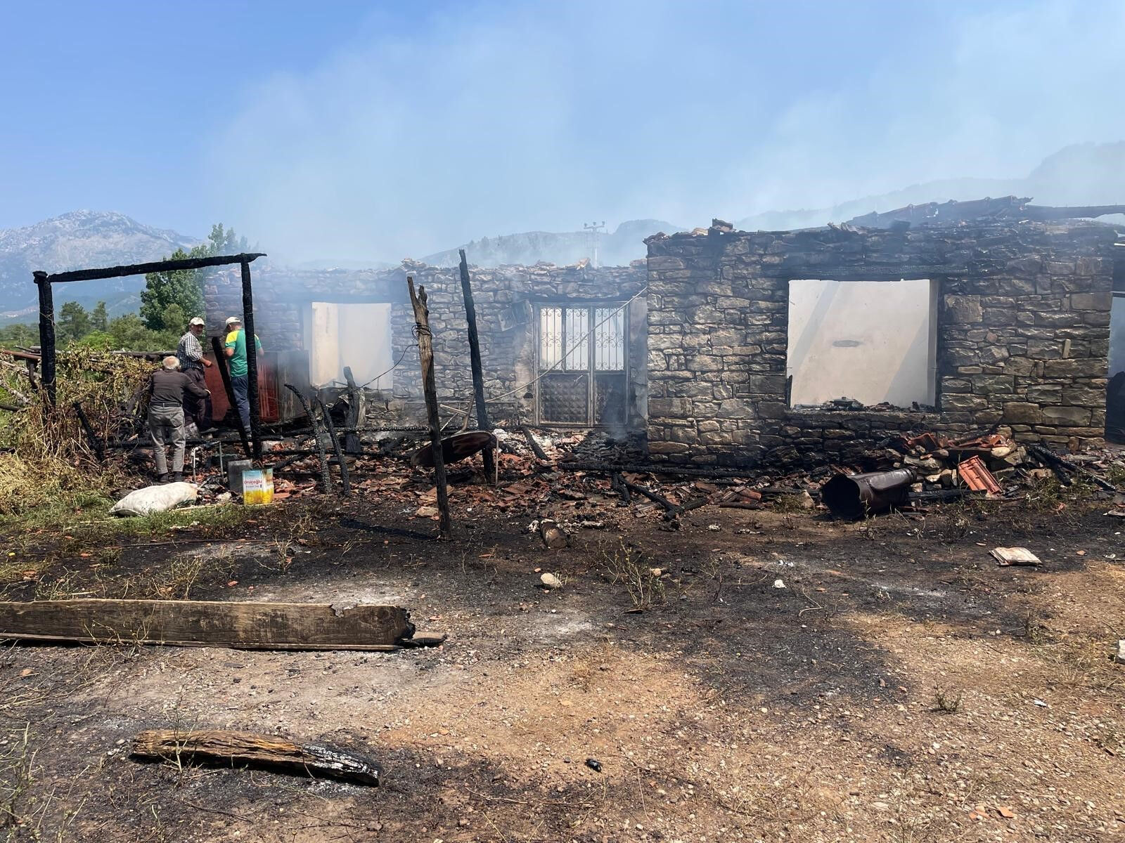 Biriktirdiği her şey 1 saatte yok oldu! Ahmet Amca'nın imdadına Merkez Bankası yetişti Biriktirdiği her şey 1 saatte yok oldu! Ahmet Amca'nın imdadında Merkez Bankası yetişti - 1. Resim