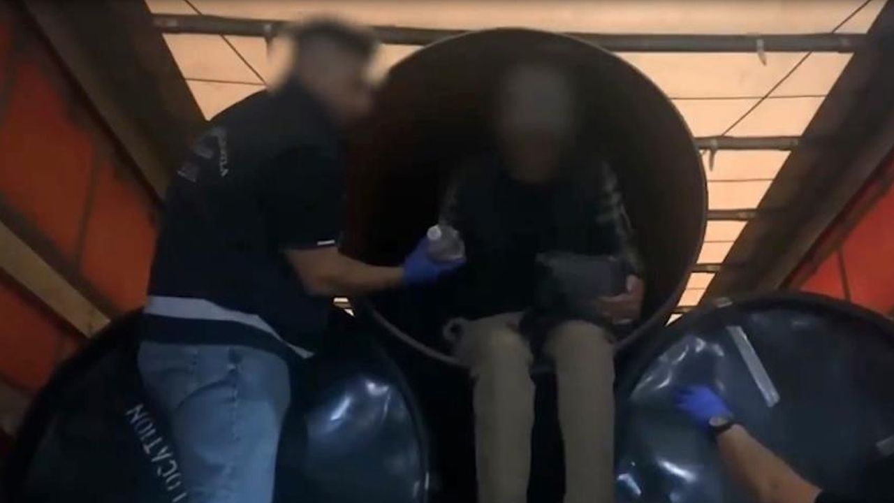 Bu yolu da denediler! Çelik boruların içinde yakalandılar Bu yolu da denediler! Çelik boruların içinde yakalandılar