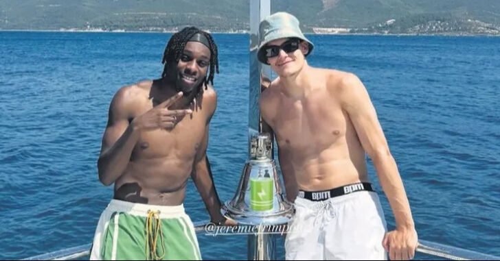 Dünyaca ünlü futbolcu Bodrum'da! 8 arkadaşıyla ödediği hesap dudak uçuklattı - 2. Resim