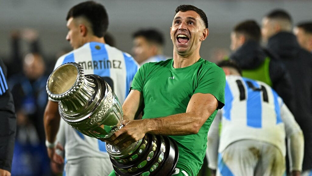 Emiliano Martinez, Manchester United yolunda! Galatasaray da devredeydi - 3. Resim