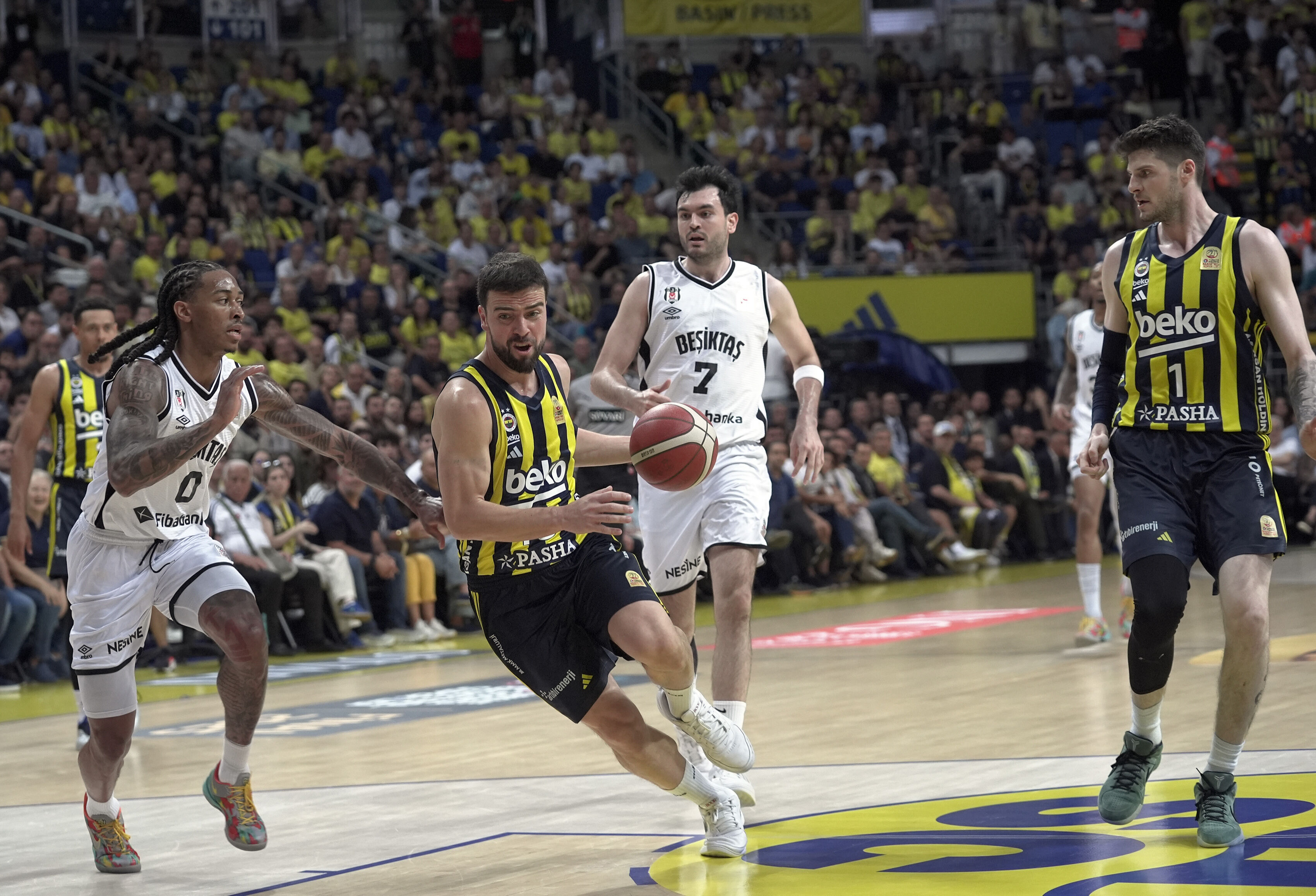 Fenerbahçe Beko seride farkı 2'ye çıkardı! Beşiktaş'a bir darbe daha - 1. Resim