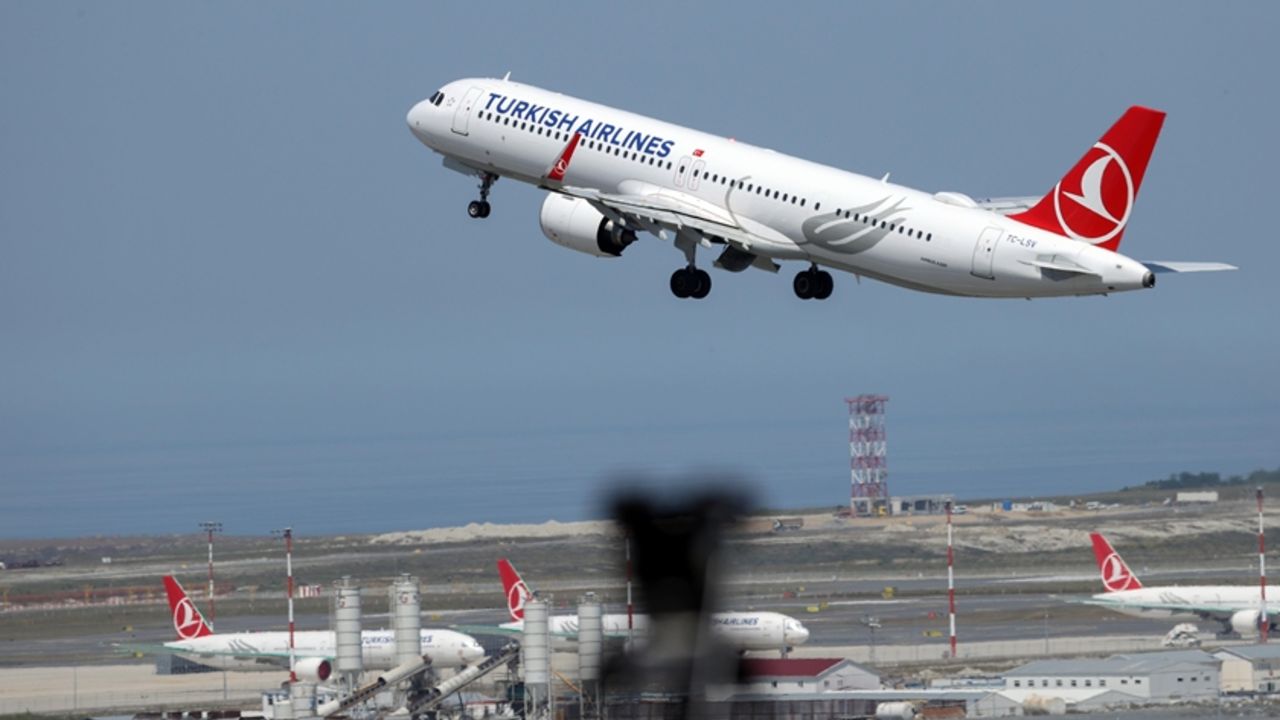 Günde 1591 uçuş... Avrupa'nın lideri yine İstanbul oldu! Günde 1591 uçuş... Avrupa'nın lideri yine İstanbul oldu!