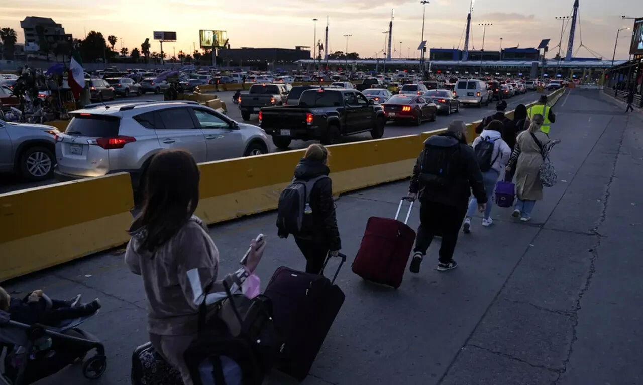 İran’dan Türkiye’ye göç hareketi başlar mı? Savaşın gölgesinde Türkiye! İran’dan Türkiye’ye göç hareketi başlar mı? Savaşın gölgesinde Türkiye! - 2. Resim