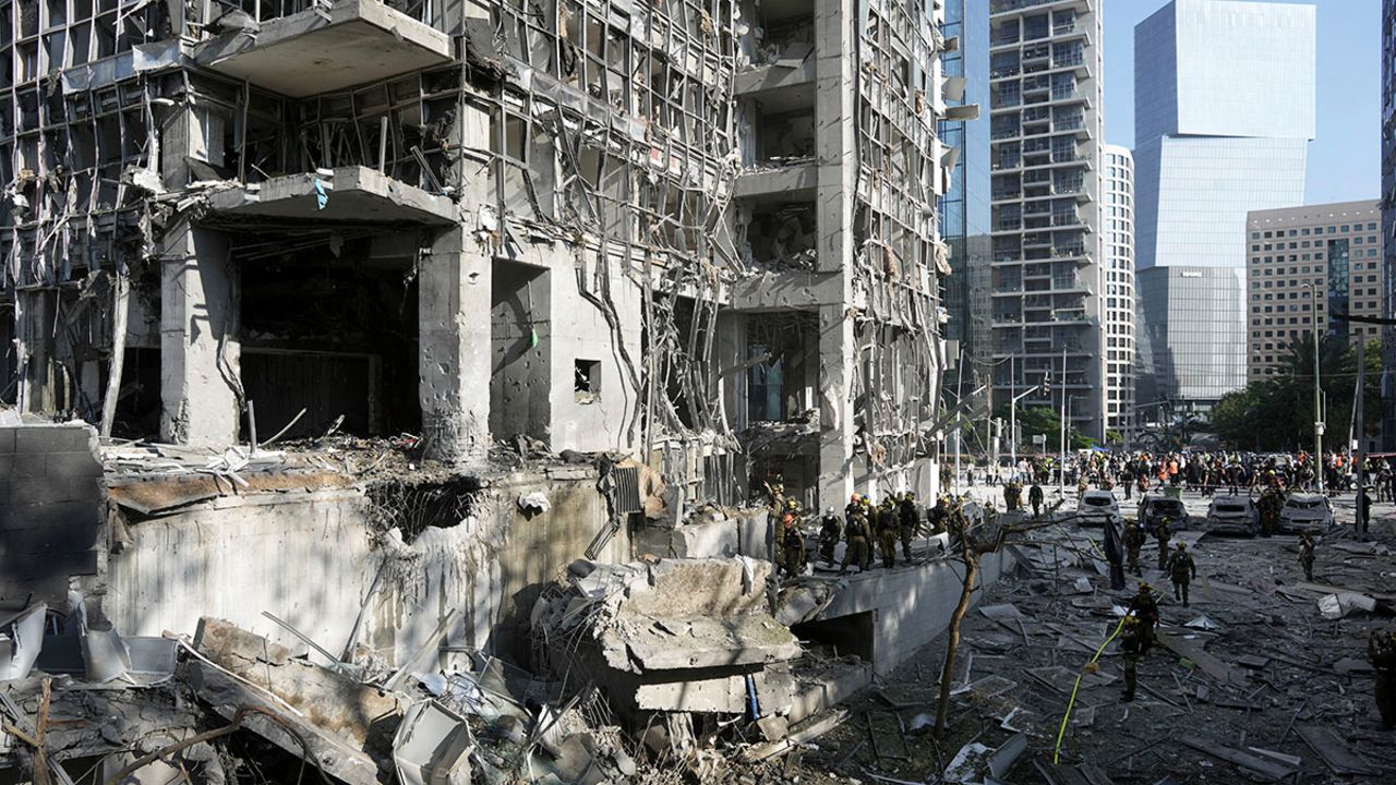İsrail, İran füzelerine engel olamadı! Tel Aviv'den dumanlar yükseliyor, en büyük hastane vuruldu... - Dünya
