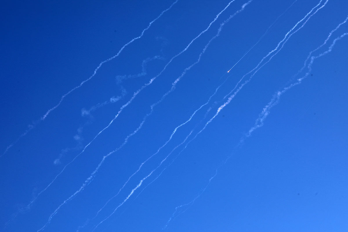 İsrail, İran füzelerine engel olamadı! Tel Aviv'den dumanlar yükseliyor, en büyük hastane vuruldu... - 1. Resim