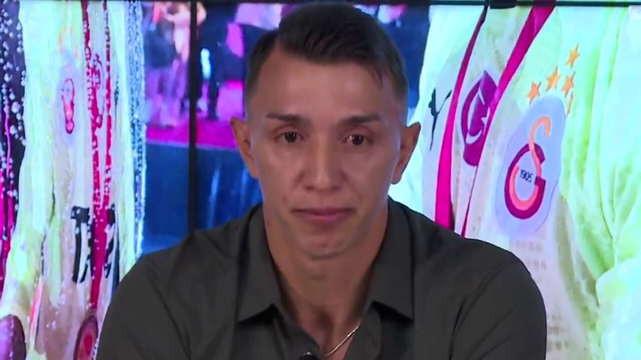 Muslera yıllarca eleştirilmişti! Neden Türkçe röportaj vermediği ortaya çıktı Muslera yıllarca eleştirilmişti! Neden Türkçe röportaj vermediği ortaya çıktı - 1. Resim