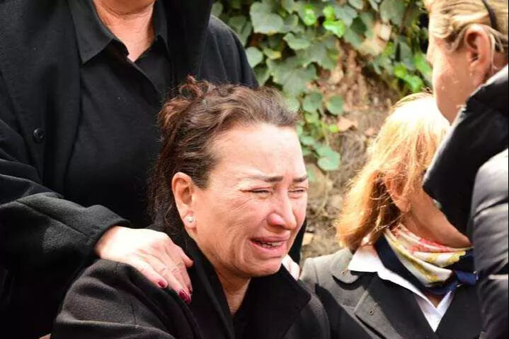 Oyuncu Demet Akbağ'ın acı günü! Aldığı haberle yıkıldı Oyuncu Demet Akbağ'ın acı günü! Aldığı haberle yıkıldı - 1. Resim