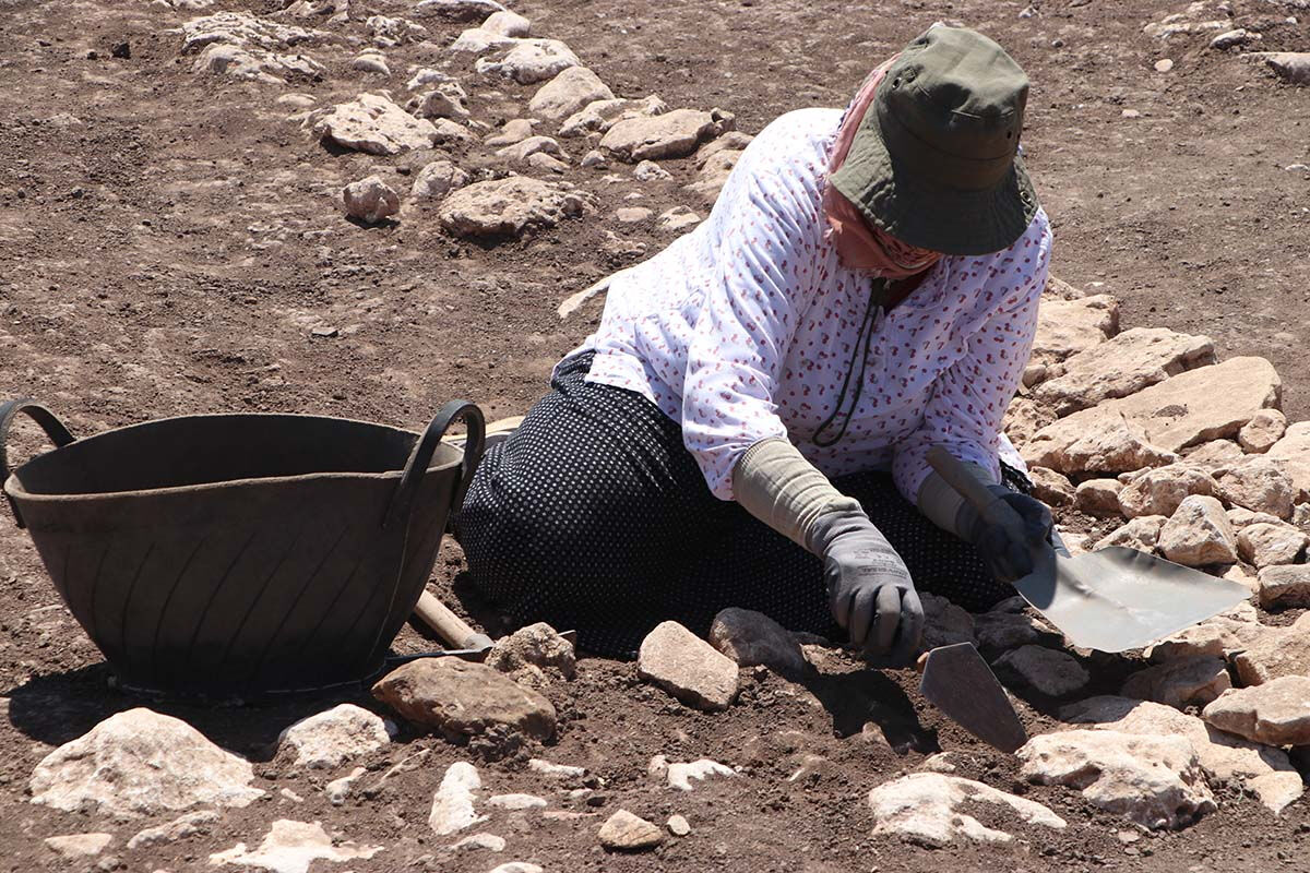 Tarım işçiliğinden arkeolojiye! 12 bin yıllık alanı onlar kazıyor - 2. Resim