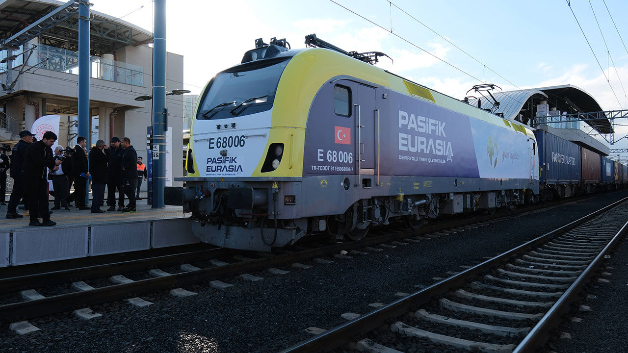 Türkiye'den yılda 1.000 tren geçecek! Savaşlarda önemi arttı, 9,4 trilyon dolarlık pazar Türkiye'den yılda 1.000 tren geçecek! Savaşlarda önemi arttı, 9,4 trilyon dolarlık pazar - 2. Resim