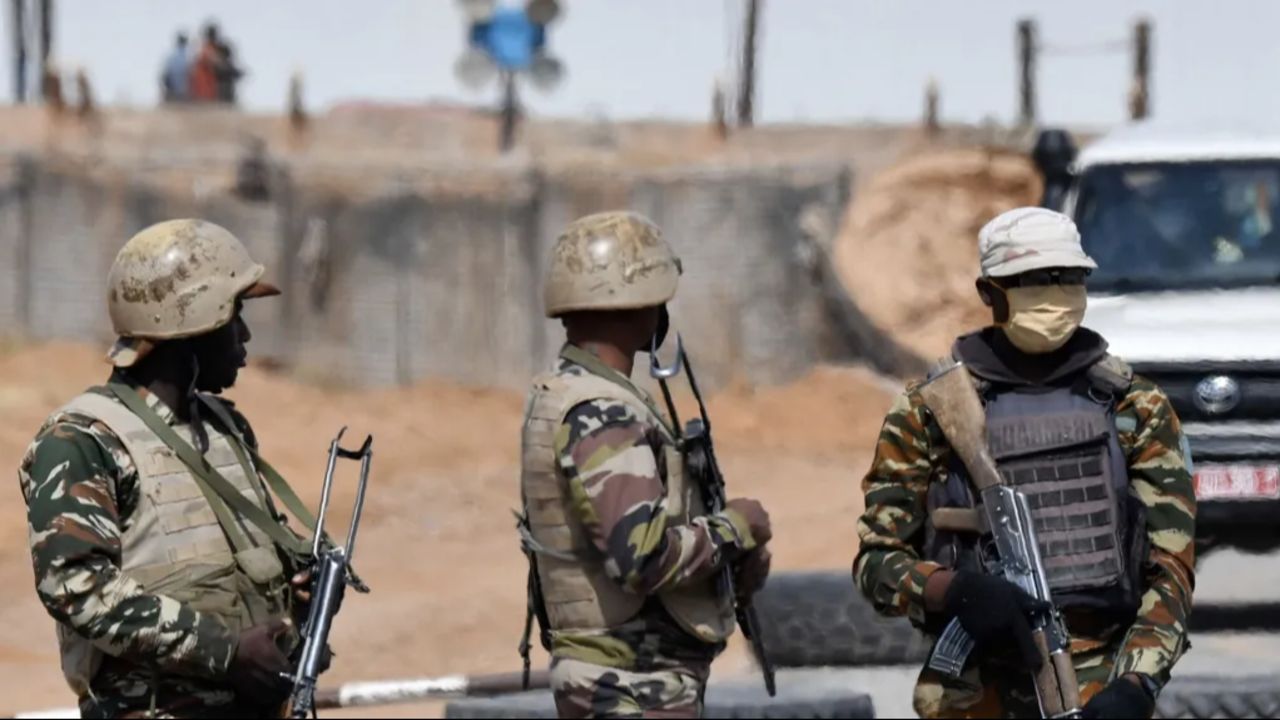 200 isyancı ordu üssünü bastı! Afrika ülkesinde ortalık karıştı 200 isyancı ordu üssünü bastı! Afrika ülkesinde ortalık karıştı
