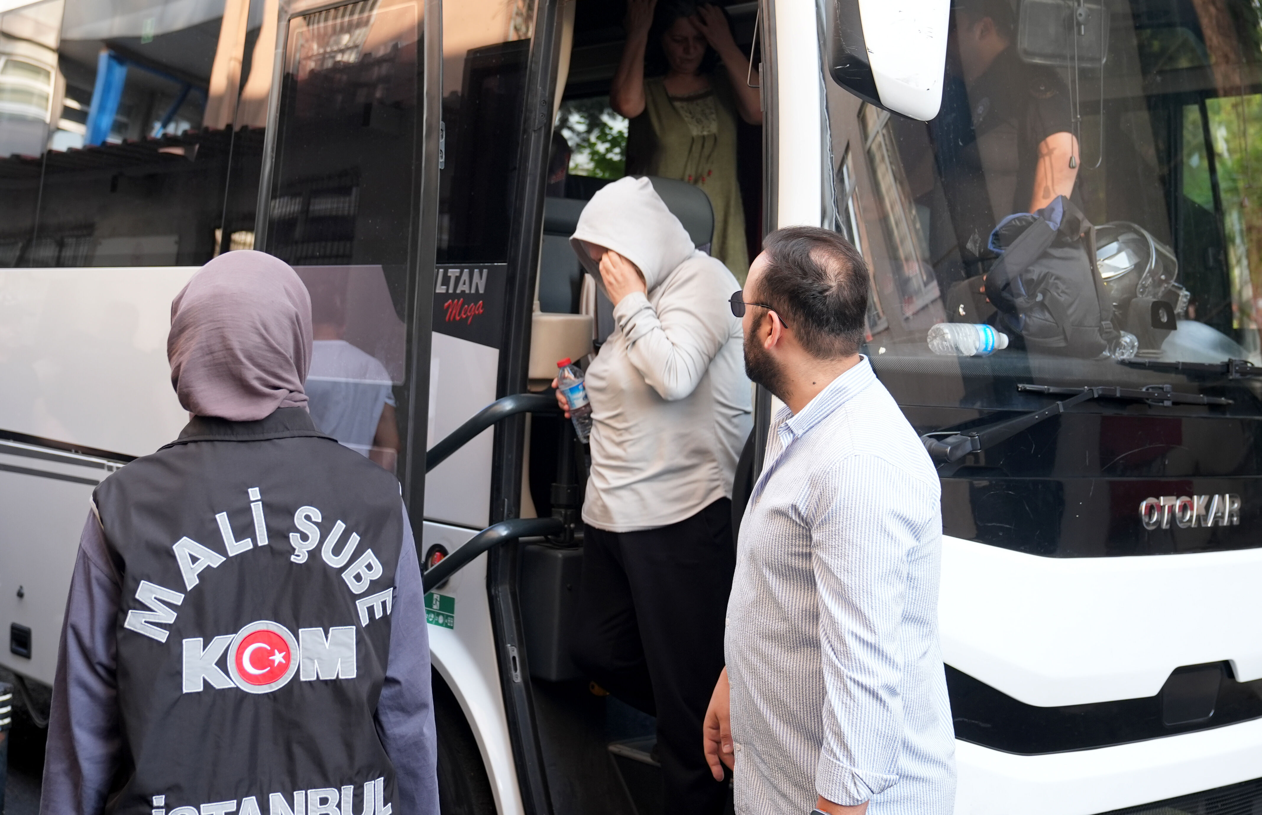 Aralarında profesör de var! Ameliyat için 'bıçak parası' alan şüpheliler hakkında karar verildi Aralarında profesör de var! Ameliyat için 'bıçak parası' alan şüpheliler hakkında karar verildi - 1. Resim