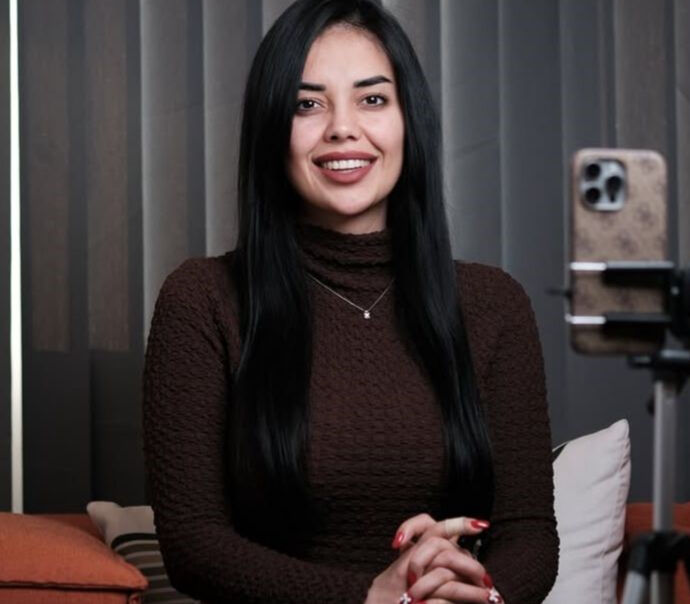 Arkadaşlarını uğurlamak için çıktığı balkon sonu oldu! Genç kadının feci ölümü Arkadaşlarını uğurlamak için çıktığı balkon sonu oldu! Genç kadının feci ölümü - 2. Resim