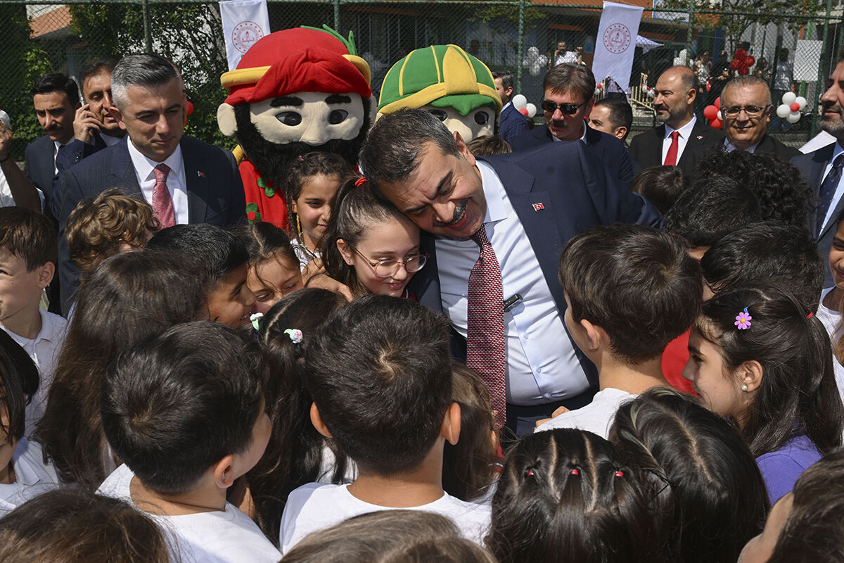Bakan Tekin duyurdu: Okullarda serbest kıyafet kalkıyor, forma dönemi yeniden başlıyor Bakan Tekin duyurdu: Okullarda serbest kıyafet kalkıyor, forma dönemi yeniden başlıyor - 4. Resim