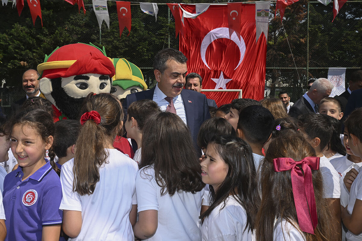 Bakan Tekin duyurdu: Okullarda serbest kıyafet kalkıyor, forma dönemi yeniden başlıyor Bakan Tekin duyurdu: Okullarda serbest kıyafet kalkıyor, forma dönemi yeniden başlıyor - 3. Resim