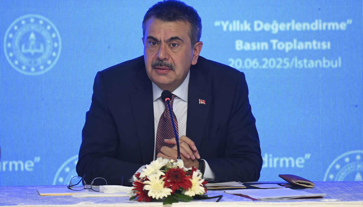 Bakan Tekin duyurdu: Okullarda serbest kıyafet kalkıyor, forma dönemi yeniden başlıyor Bakan Tekin duyurdu: Okullarda serbest kıyafet kalkıyor, forma dönemi yeniden başlıyor - 1. Resim