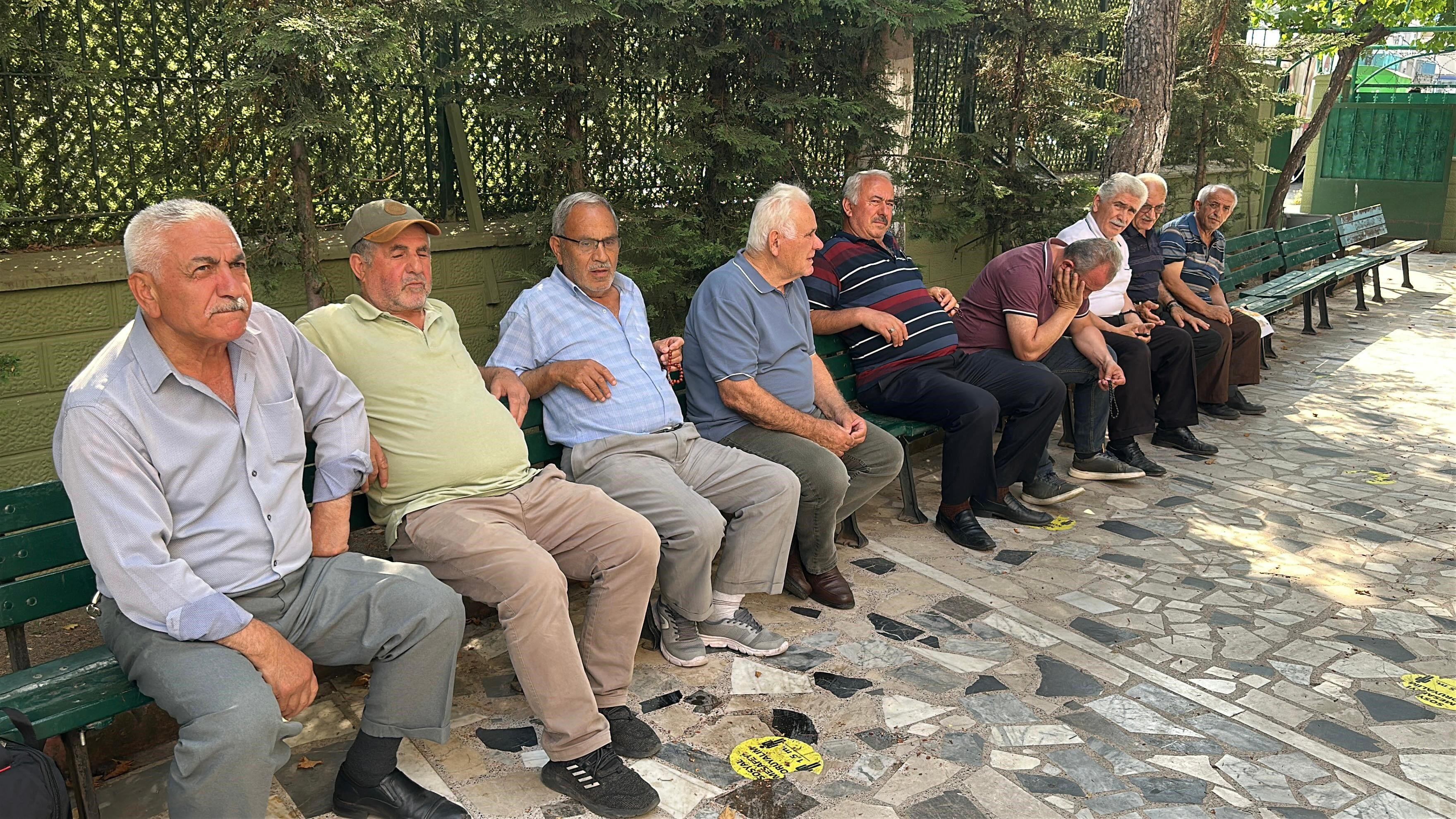 Cami imamından ilginç davranış! Mahalleli şaşırdı, 'doğru yapmıyor' diyerek isyan etti Cami imamından ilginç davranış! Mahalleli şaşırdı, 'doğru yapmıyor' diyerek isyan etti - 1. Resim