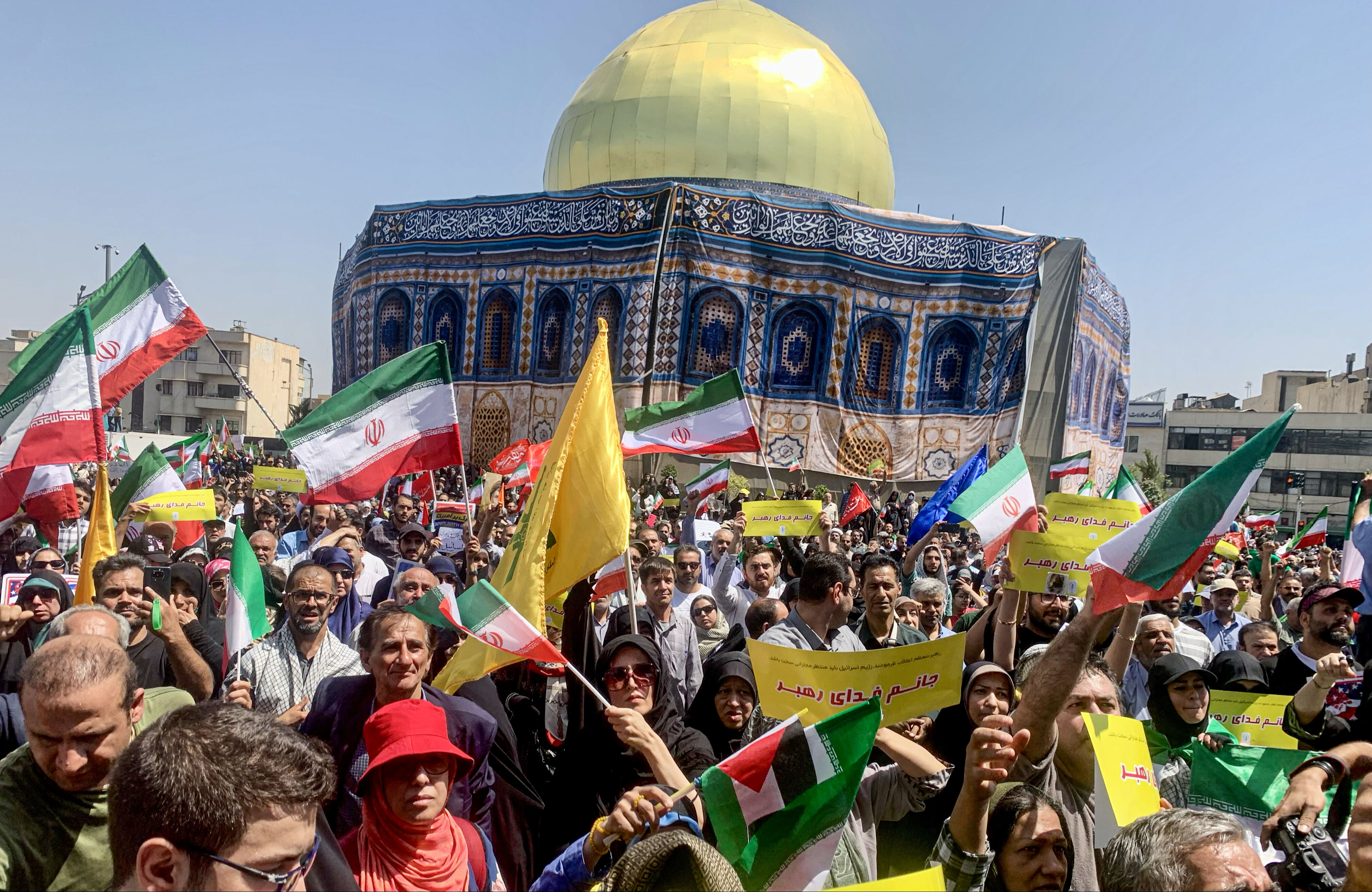 Cuma namazında dikkat çeken görüntüler! İsrail'e böyle gözdağı verdiler Cuma namazında dikkat çeken görüntüler! İsrail'e böyle gözdağı verdiler - 1. Resim