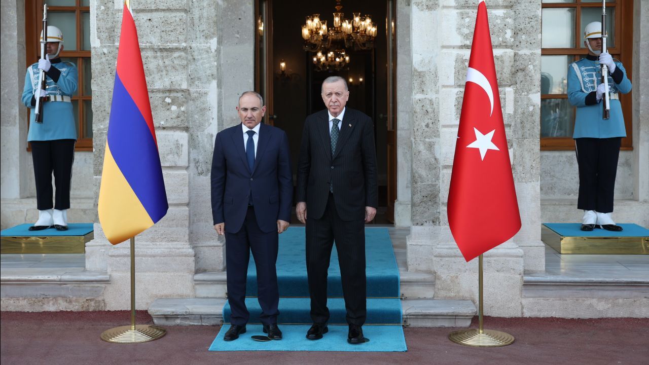 Cumhurbaşkanı Erdoğan Paşinyan'ı kabul etti! Dolmabahçe'de kritik Ermenistan görüşmesi - Gündem