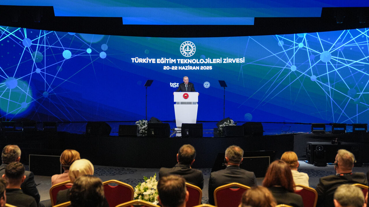 Cumhurbaşkanı Erdoğan'dan kritik 'veri güvenliği' açıklaması! Net mesajı kürsüden verdi Cumhurbaşkanı Erdoğan'dan kritik 'veri güvenliği' açıklaması! Net mesajı kürsüden verdi - 3. Resim