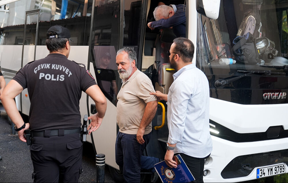 Devlet hastanelerinde ameliyatları öne çekiyorlardı! Bıçak parası alan doktorlar adliyeye sevk edildi - 1. Resim