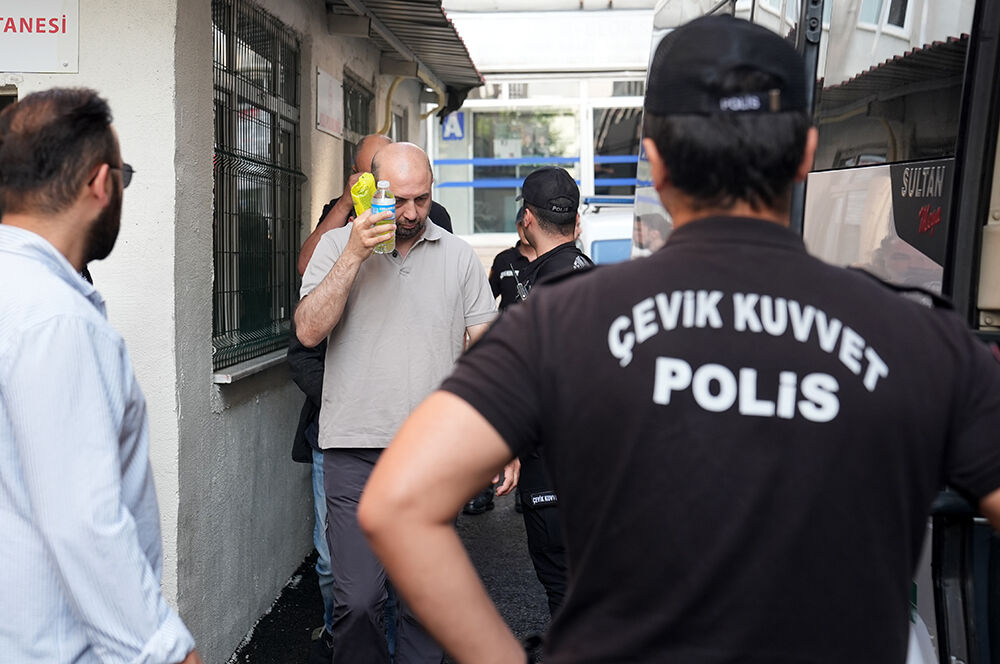 Devlet hastanelerinde ameliyatları öne çekiyorlardı! Bıçak parası alan doktorlar adliyeye sevk edildi - 3. Resim