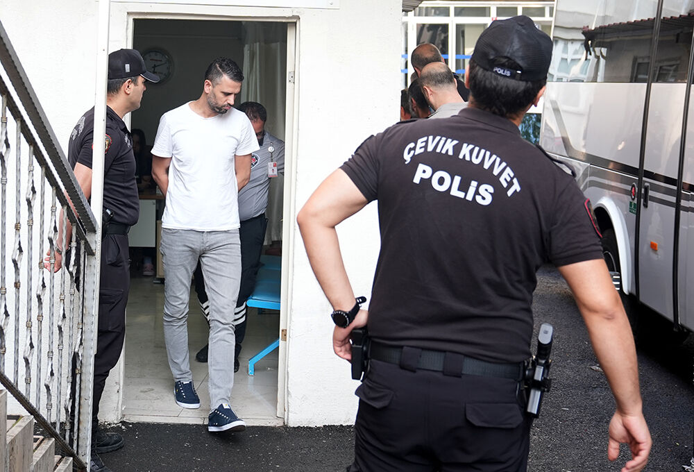 Devlet hastanelerinde ameliyatları öne çekiyorlardı! Bıçak parası alan doktorlar adliyeye sevk edildi - 5. Resim