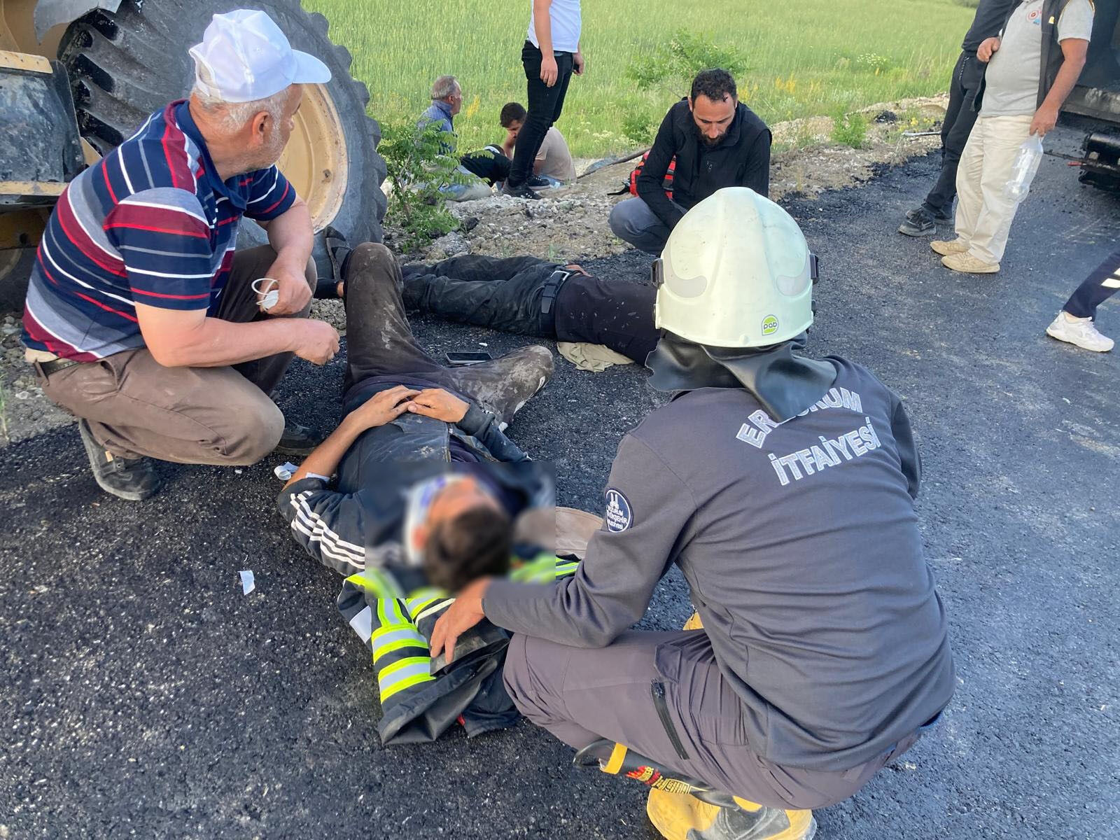 Erzurum'da feci iş kazası! Yemek molasındayken ezildiler Erzurum'da feci iş kazası! Yemek molasındayken ezildiler - 1. Resim
