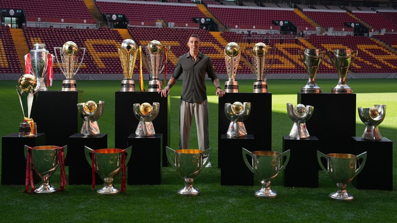 Fernando Muslera'nın yeni takımı belli oldu! Menajeri açıkladı: Kararımızı verdik Fernando Muslera'nın yeni takımı belli oldu! Menajeri açıkladı: Kararımızı verdik - 2. Resim