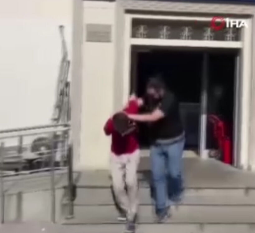 Gözünü kırpmadan babasını öldürmüştü! Kendini bu sözlerle savundu - 1. Resim