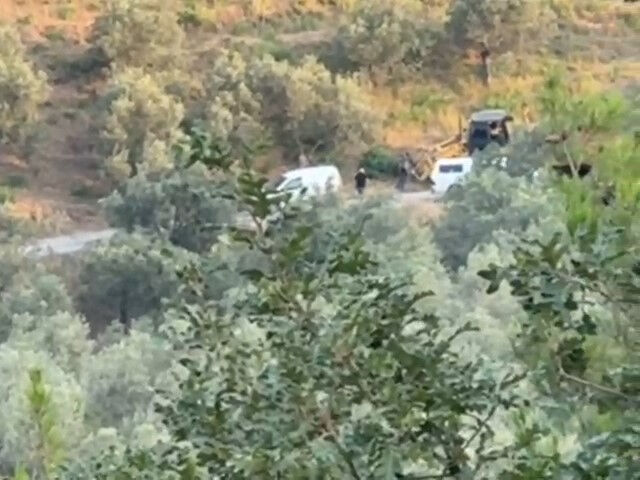 İmamoğlu'nun babasına ait arazide arama yapıldı İmamoğlu'nun babasına ait arazide arama yapıldı - 2. Resim