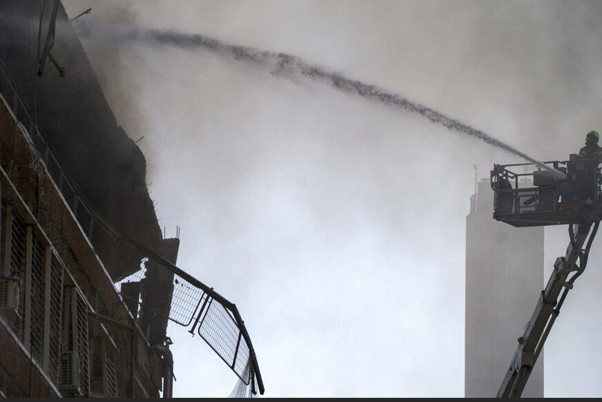 İran İsrail'i yeniden vuruyor! Hayfa, Tel Aviv ve Berseba'da dumanlar yükseliyor İran'dan İsrail'e 'Siccil' darbesi! Anında karşılık verildi, Berseba’dan dumanlar yükseliyor... - 1. Resim
