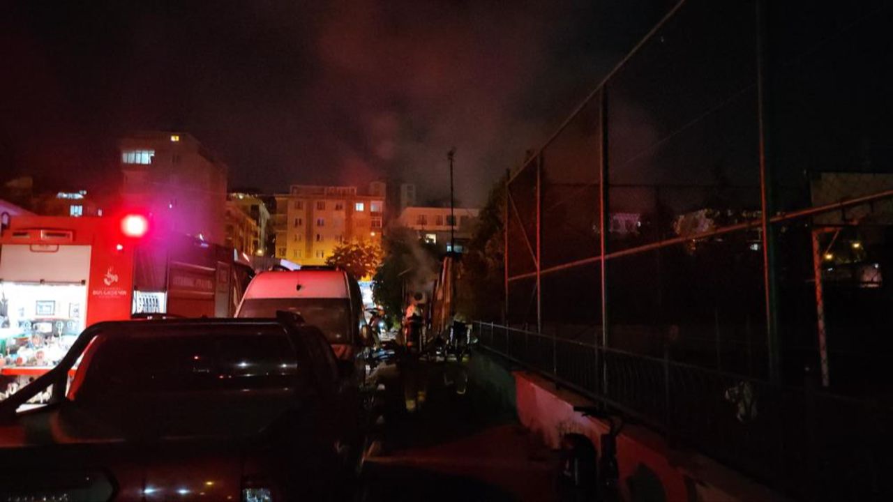 İstanbul'da sıcak saatler! Önce yangın sonra patlama oldu, zarar çok büyük... İstanbul'da sıcak saatler! Önce yangın sonra patlama oldu, zarar çok büyük...