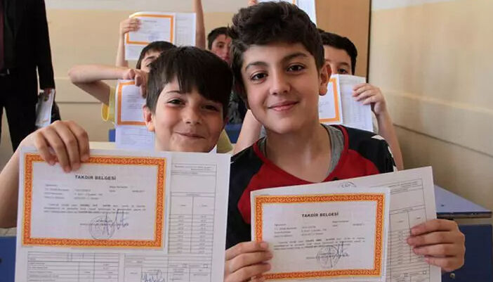 Karne dağıtım saati 20 Haziran: Bugün karneler saat kaçta verilecek? Karne dağıtım saati 20 Haziran: Bugün karneler saat kaçta verilecek? - 1. Resim