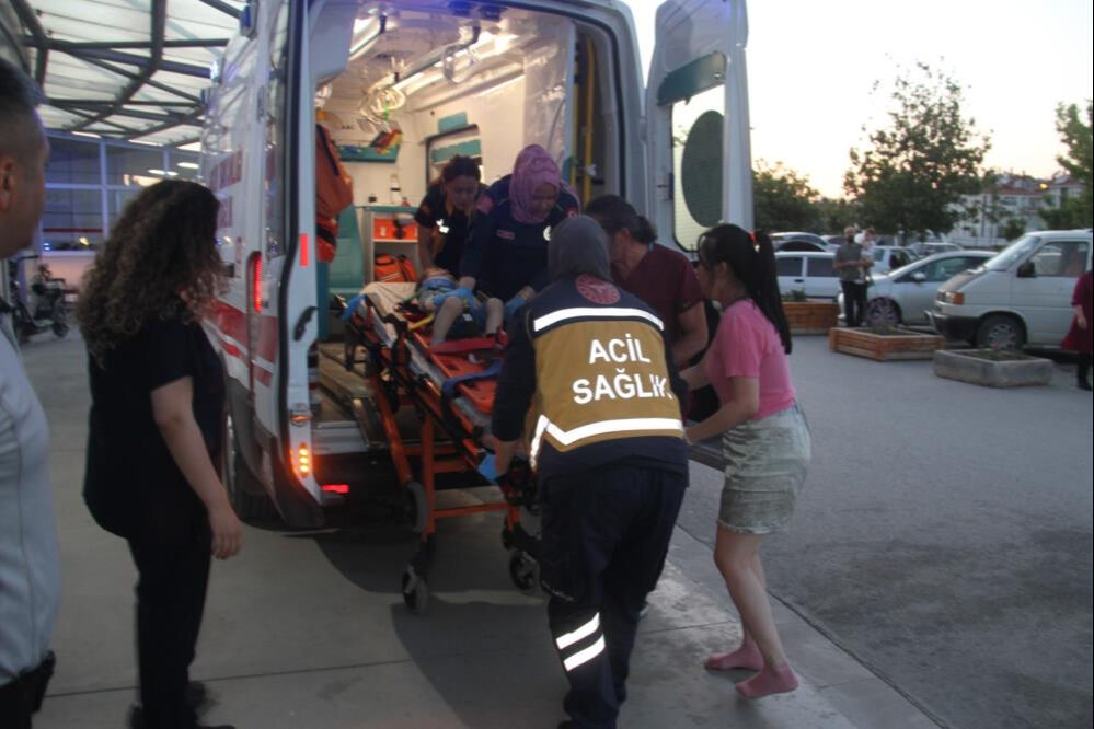 Konya'da yürekleri ağza getiren olay: 2 yaşındaki çocuk otelin penceresinden aşağıya düştü Konya'da yürekleri ağza getiren olay: 2 yaşındaki çocuk otelin penceresinden aşağıya düştü - 2. Resim