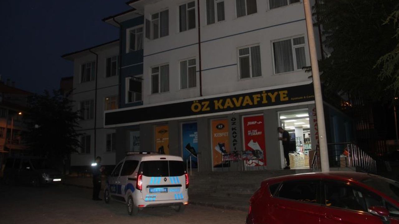 Konya'da yürekleri ağza getiren olay: 2 yaşındaki çocuk otelin penceresinden aşağıya düştü Konya'da yürekleri ağza getiren olay: 2 yaşındaki çocuk otelin penceresinden aşağıya düştü