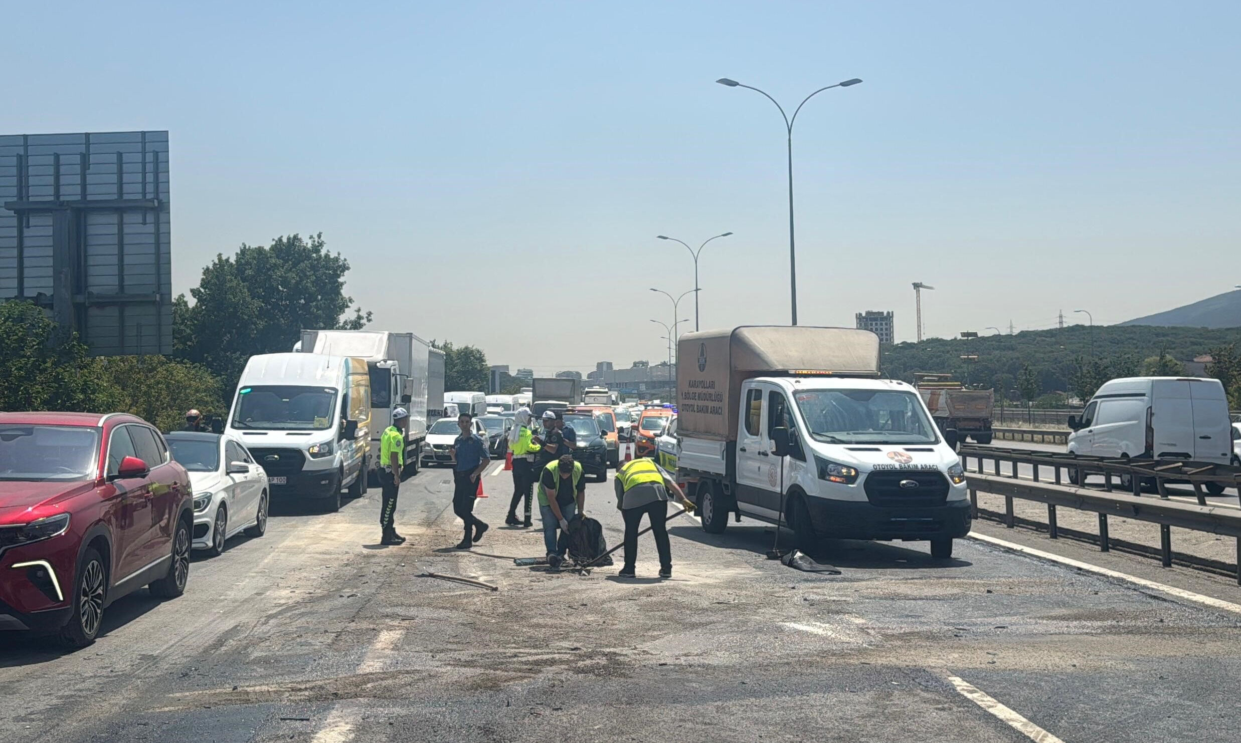 TEM'de zincirleme kaza! Yaralılar var TEM'de zincirleme kaza! Yaralılar var - 2. Resim