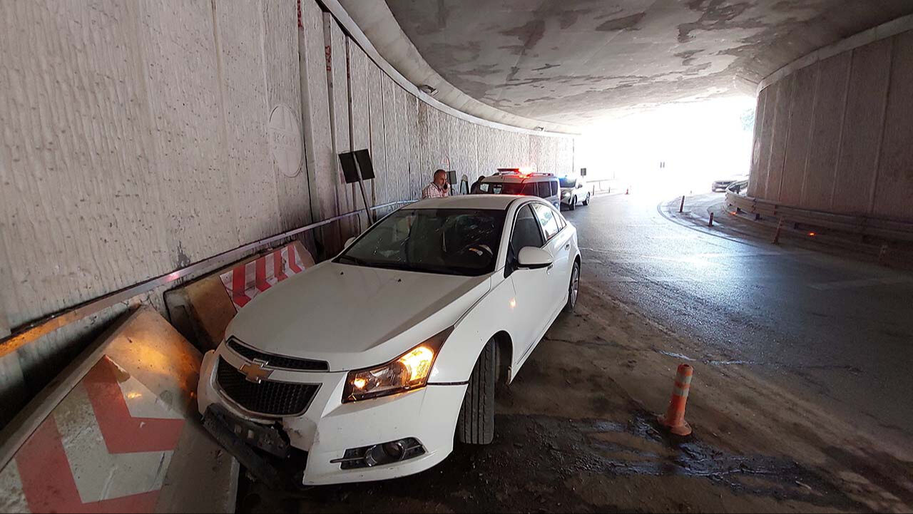 Tokat'ta mezuniyet törenine giden aile kaza yaptı! Görenler 'burası ucube alt geçit' diyerek tepki gösterdi Tokat'ta mezuniyet törenine giden aile kaza yaptı! Görenler 'burası ucube alt geçit' diyerek tepki gösterdi - 3. Resim