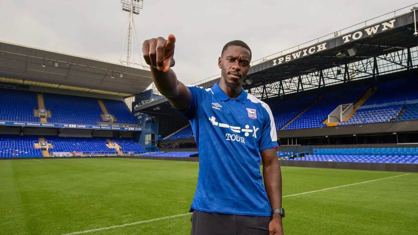 Trabzonspor'un odaklandığı Axel Tuanzebe çok yönlü bir isim! Joker savunmacı Trabzonspor'un odaklandığı Axel Tuanzebe çok yönlü bir isim! Joker savunmacı - 1. Resim