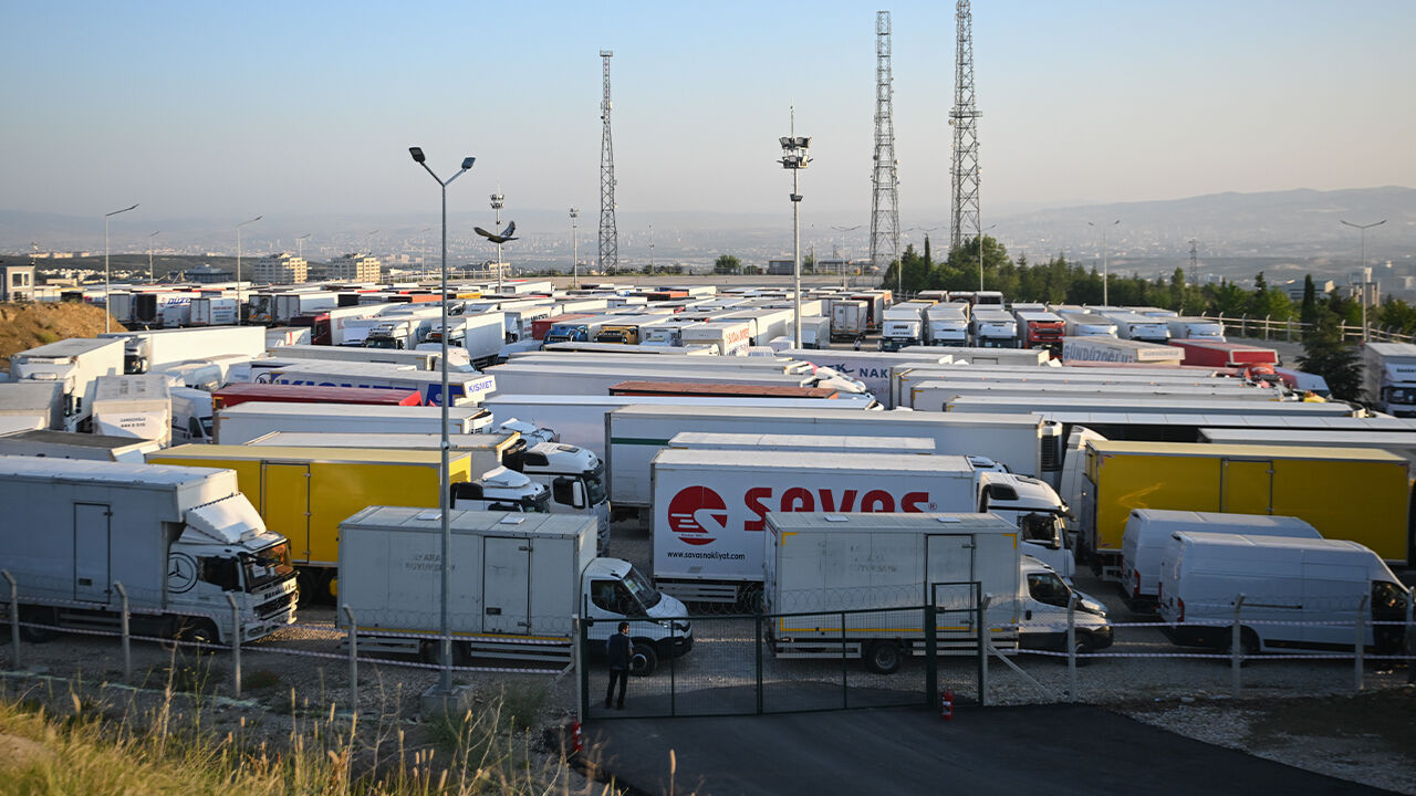 Yüzlerce araç yola çıktı! Hepsi karekodlu kutularda gizleniyor, özel yazılımla takip ediliyor Yüzlerce araç yola çıktı! Hepsi karekodlu kutularda gizleniyor, özel yazılımla takip ediliyor - 3. Resim