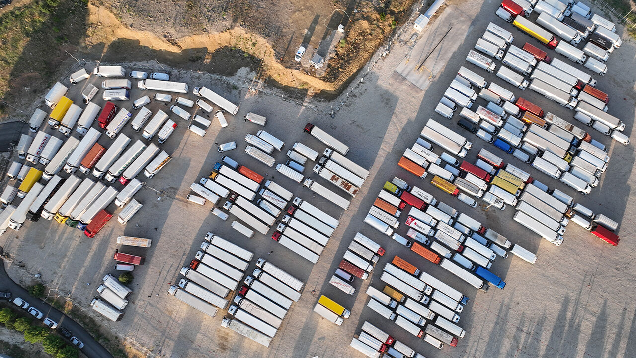 Yüzlerce araç yola çıktı! Hepsi karekodlu kutularda gizleniyor, özel yazılımla takip ediliyor Yüzlerce araç yola çıktı! Hepsi karekodlu kutularda gizleniyor, özel yazılımla takip ediliyor - 1. Resim