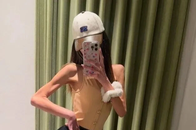 Ablası Nihal Candan'ın ölüm haberini alan Bahar Candan yıkıldı! Hastane bahçesinde sinir krizi geçirdi Ablası Nihal Candan'ın ölüm haberini alan Bahar Candan yıkıldı! Hastane bahçesinde sinir krizi geçirdi - 3. Resim