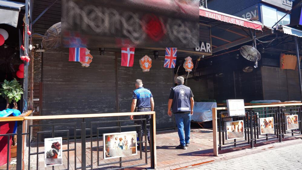 Alanya'daki sapkın eğlence cezasız kalmadı! Ekipler o iş yerini mühürledi Alanya'daki sapkın eğlence cezasız kalmadı! Ekipler o iş yerini mühürledi - 2. Resim