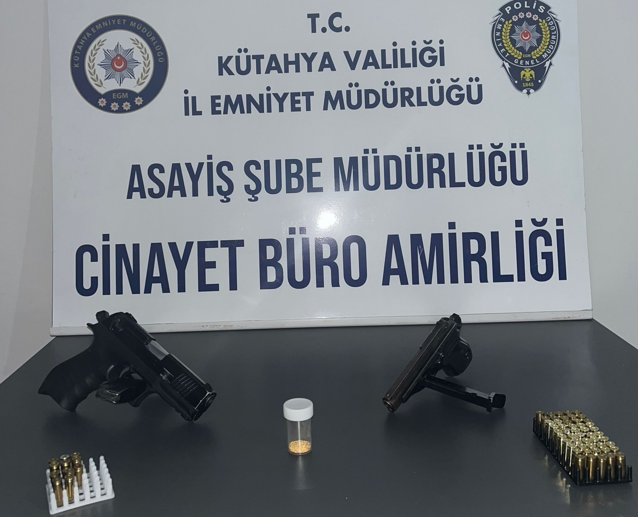 1 gramı milyonlarca dolar! Ayakkabıdan çıkan nükleer madde ekipleri alarma geçirdi Ayakkabıdan nükleer madde çıktı! Şüpheyle durdurulan araç ekipleri alarma geçirdi - 1. Resim