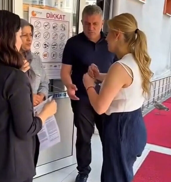 Bu da oldu! Sınavdan önce çıkarmayı akıl edemedi, bileziğini penseyle kestiler Bu da oldu! Sınavdan önce çıkarmayı akıl edemedi, bileziğini penseyle kestiler - 2. Resim