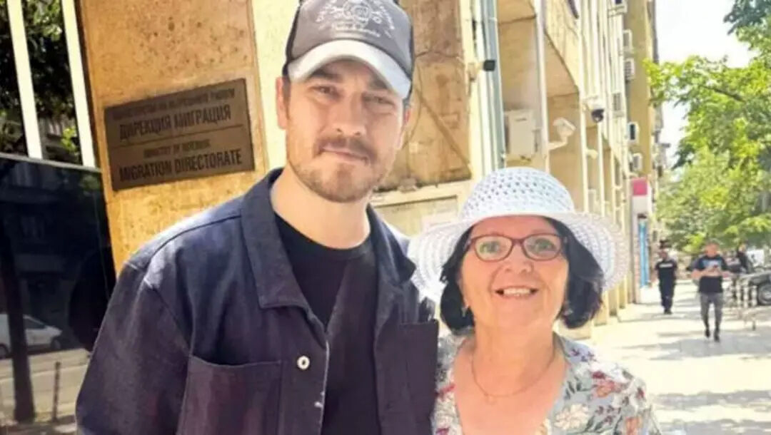 Çağatay Ulusoy komşu ülke vatandaşı oldu! Görevli paylaştı, gerçek ortaya çıktı Çağatay Ulusoy komşu ülke vatandaşı oldu! Görevli paylaştı, gerçek ortaya çıktı - 2. Resim