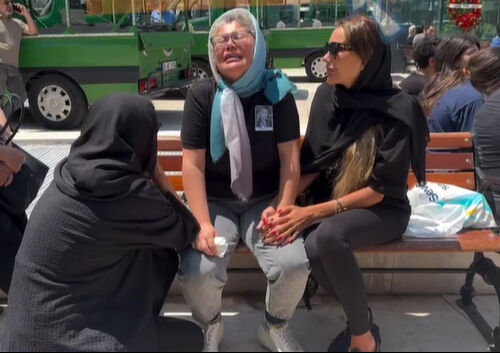 Fenomen Nihal Candan son yolculuğuna uğurlandı! Annesi ağıtlar yaktı: Gözyaşlarına boğuldu Fenomen Nihal Candan son yolculuğuna uğurlanıyor! Annesi ağıtlar yaktı: Gözyaşlarına boğuldu - 3. Resim