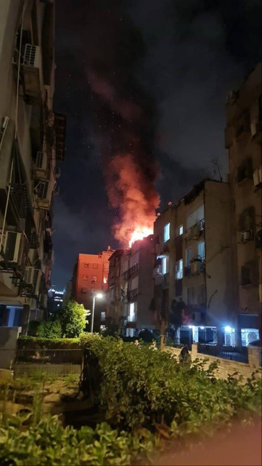 İsrail, İsfahan nükleer tesisini vurdu! Sızıntı var mı? İran'dan açıklama geldi Füzeler havada çarpıştı! Önce İsrail, sonra İran saldırdı - 1. Resim