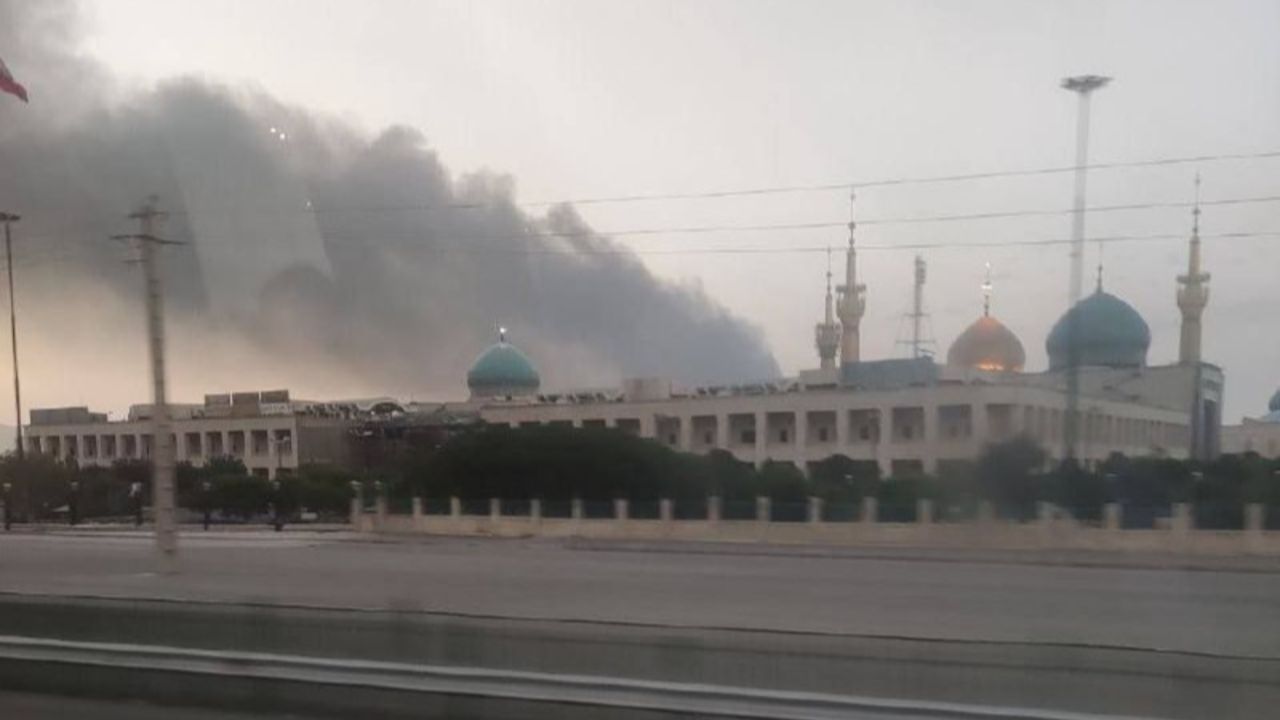 İsrail'den yeni saldırı dalgası! Humeyni türbesinin yakınını bombaladılar İsrail'den yeni saldırı dalgası! Humeyni türbesinin yakınını bombaladılar